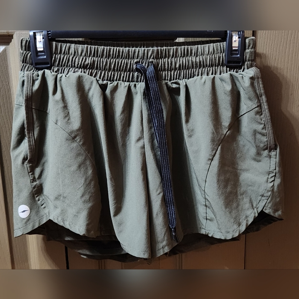 AVIA, WOMENS SMALL (4-6), DARK OLIVE GREEN, ATHLETIC SHORTS
